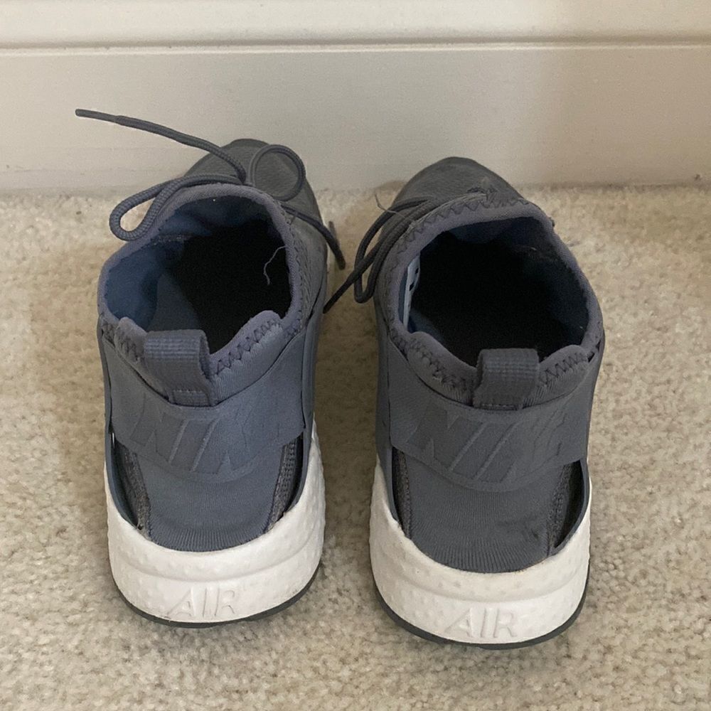 Nike Air Hurache - image 6